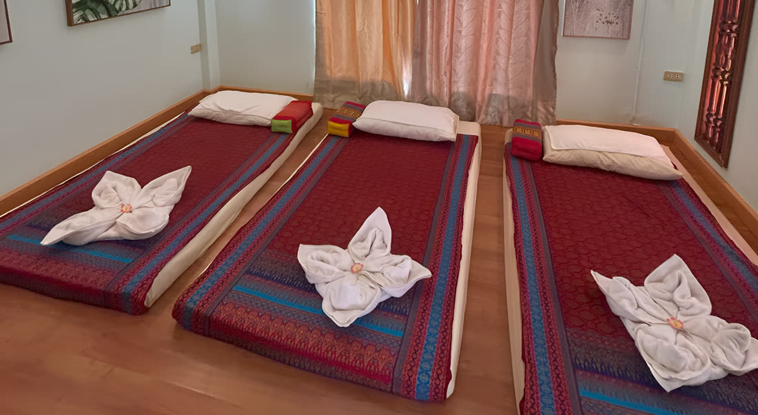 Thai massage mats with towel flowers at Ranchuan Khon Kaen